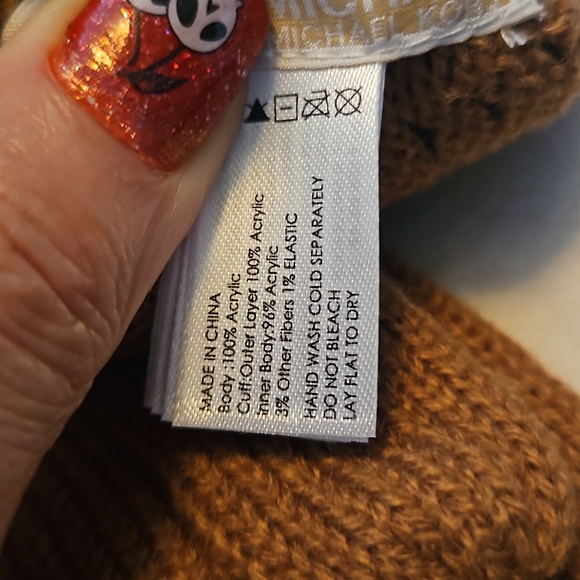 Micheal Kors Gloves - Picture 9 of 12